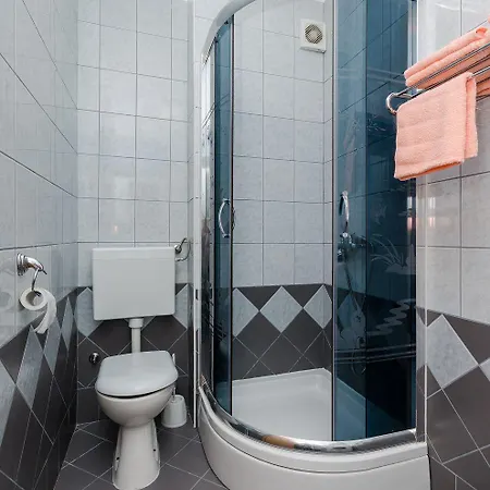 Helles Nur 430 Meter Zum Mit Meerblick, Garage, Waschmaschine Appartement Crikvenica
