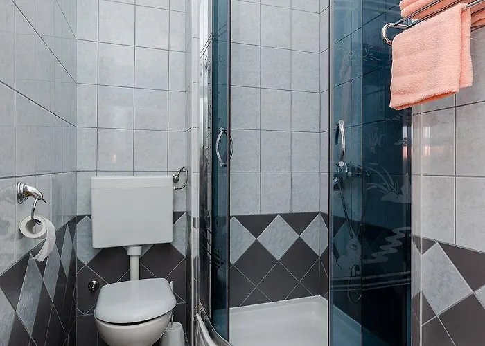 Helles Nur 430 Meter Zum Mit Meerblick, Garage, Waschmaschine Appartement Crikvenica