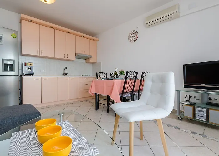 Appartement Helles Nur 430 Meter Zum Mit Meerblick, Garage, Waschmaschine Crikvenica